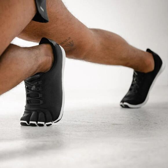 Peluva Other - Peluva Men's Strand Lightweight Trainer Toe Barefoot Black Sneakers Size 9